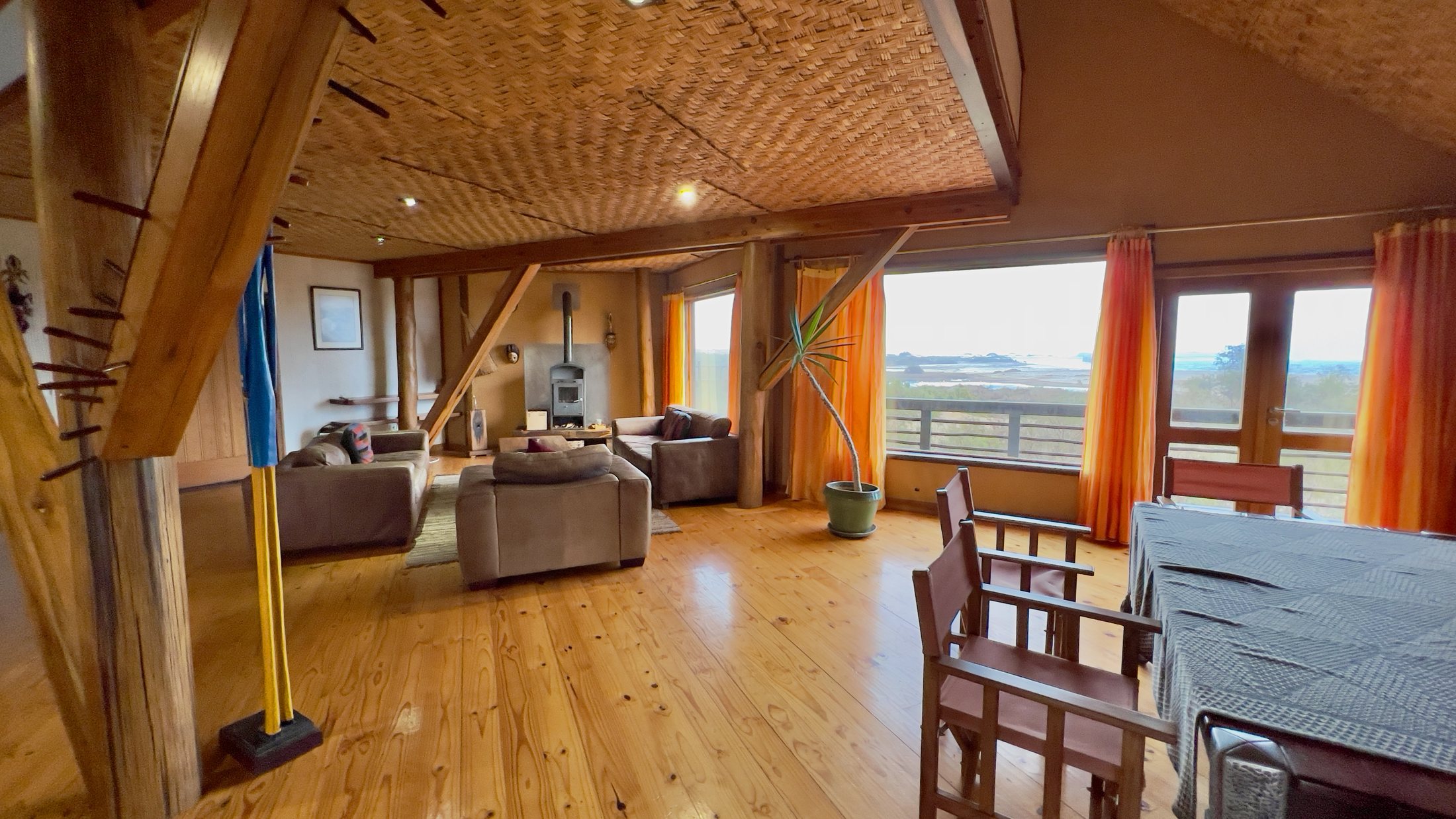 Villa living room facing the ocean and lagoon view