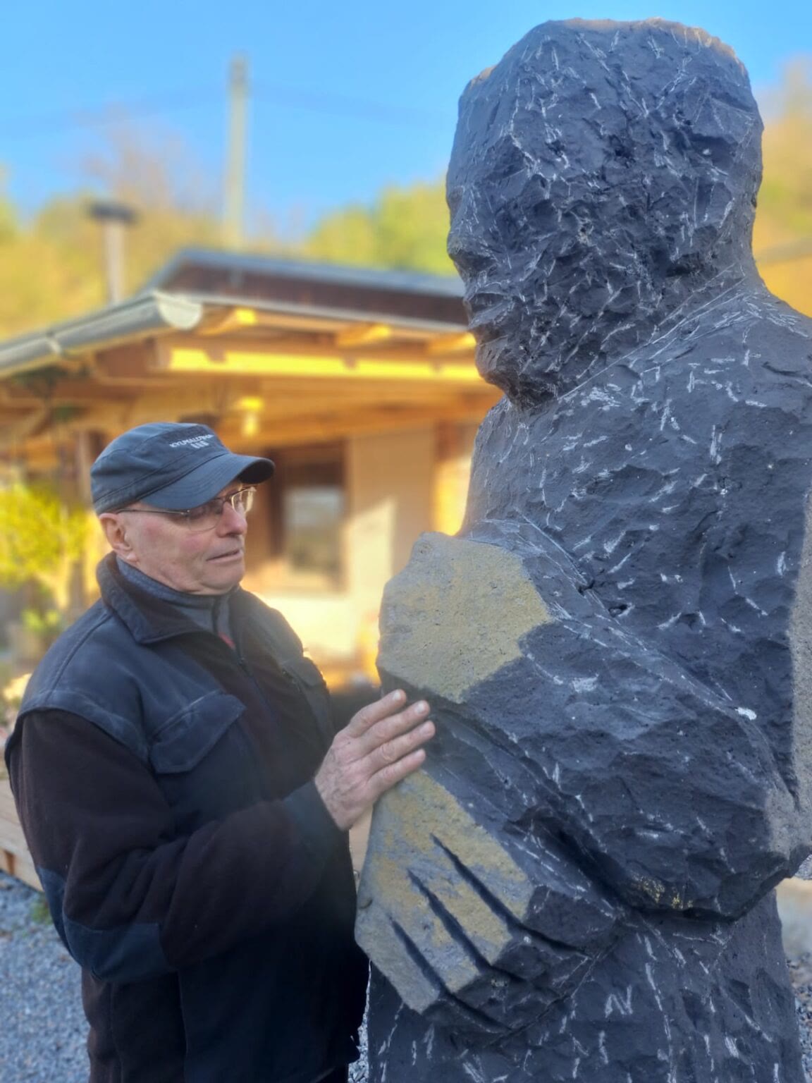 Sculptor Knut Hüneke working on a monumental stone figure