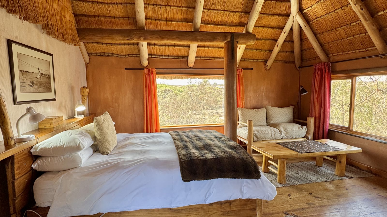 Family Bungalow double bedroom with a timber lounge area