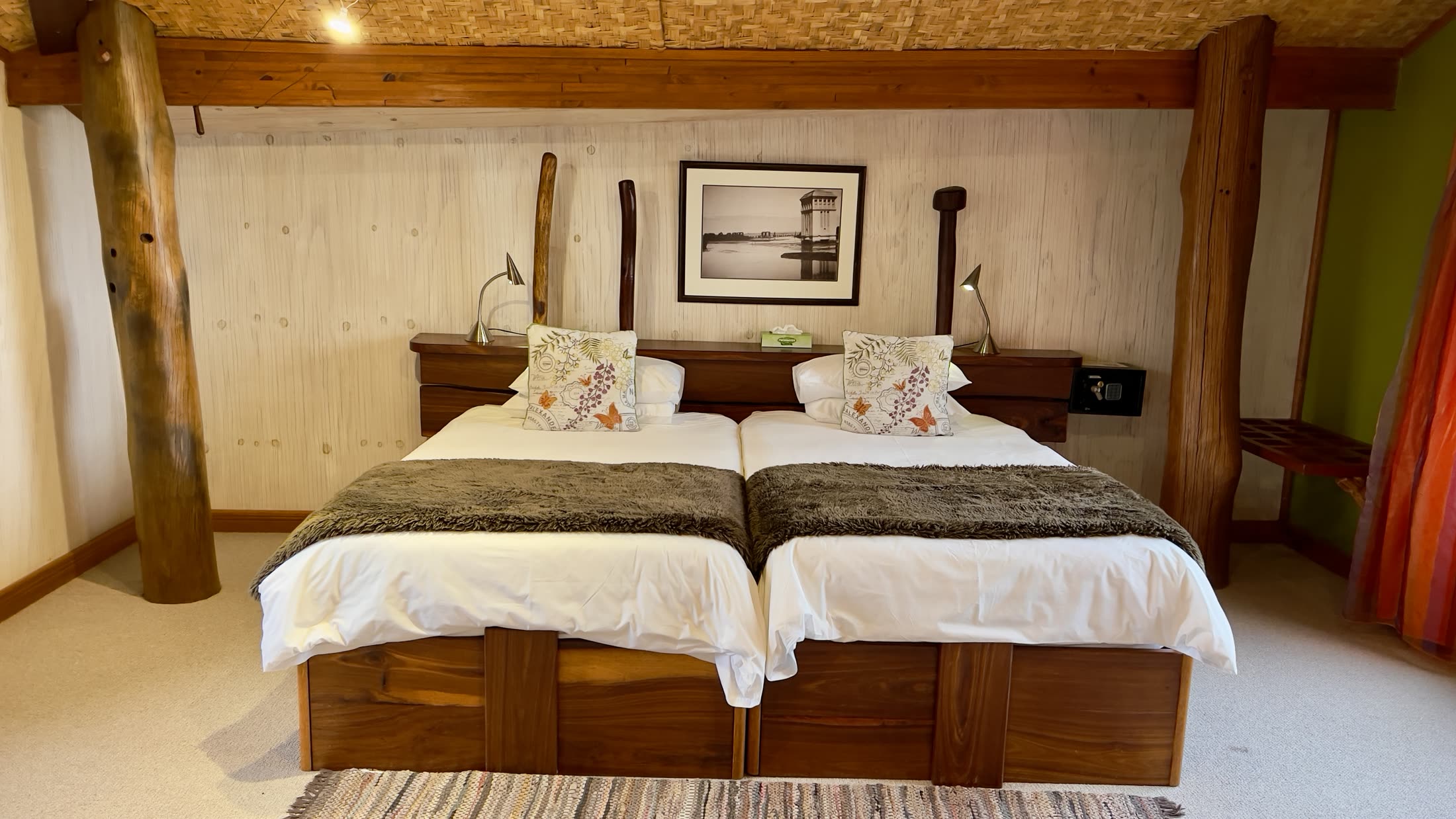 Villa twin bedroom with straight twin beds